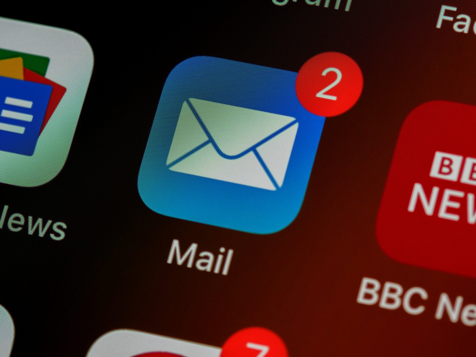 Email app with unread messages notification